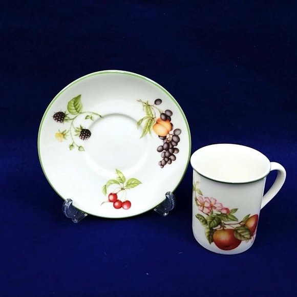 Demitasse Cups Saucers Set of 2 Fruits Florals Made in England Green Rim Vintage - Picture 5 of 8